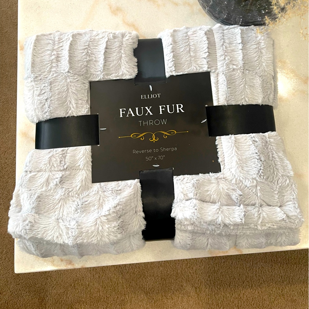 Brand New Elliot Faux Fur Throw Blanket